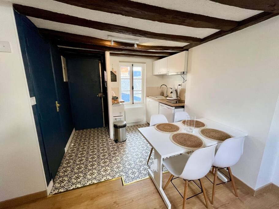 Appartement Cosy Hypercentre Place St Pierre Saumur Exterior photo